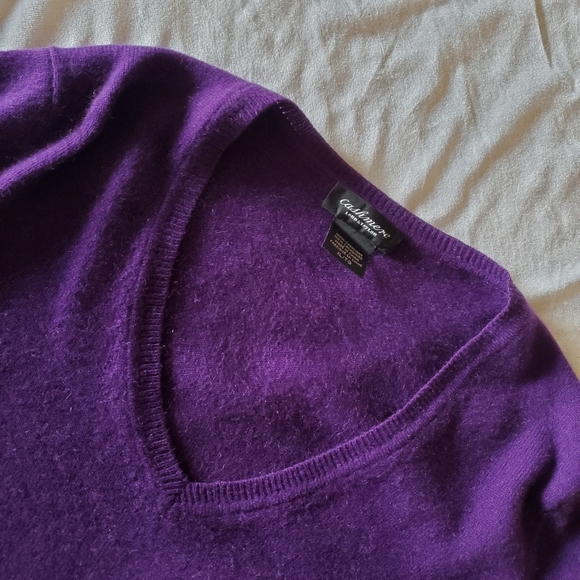 Lord & Taylor Sweaters - Lord & Taylor Cashmere V-Neck Sweater